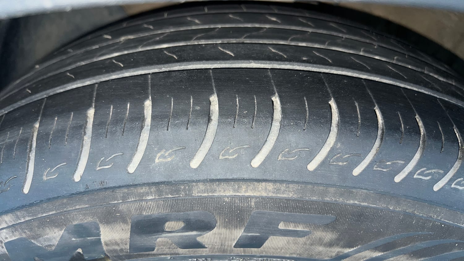 Used 2023 Kia Carens Prestige Plus 1.5 Diesel MT 7 STR Diesel Manual tyres LEFT FRONT TYRE TREAD VIEW