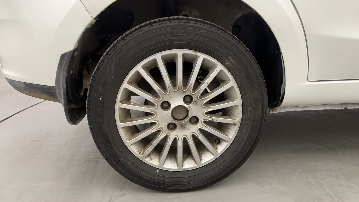 Used 2015 Tata Zest XMA Diesel Diesel Automatic tyres RIGHT REAR TYRE RIM VIEW