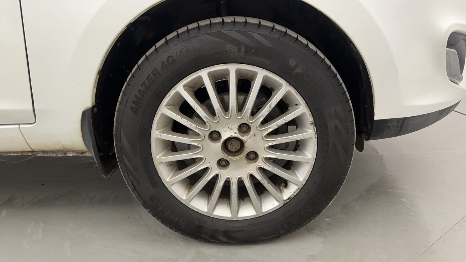 Used 2015 Tata Zest XMA Diesel Diesel Automatic tyres RIGHT FRONT TYRE RIM VIEW