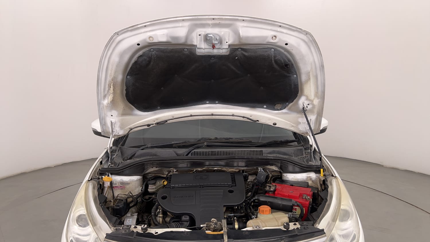 Used 2015 Tata Zest XMA Diesel Diesel Automatic engine ENGINE & BONNET OPEN FRONT VIEW
