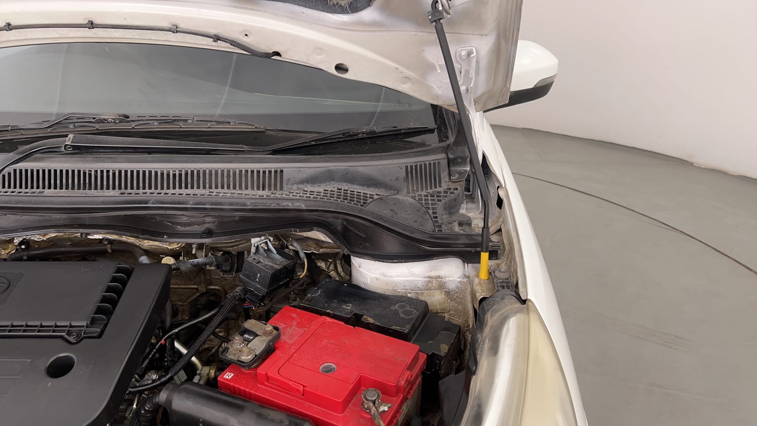 Used 2015 Tata Zest XMA Diesel Diesel Automatic engine ENGINE LEFT SIDE HINGE & APRON VIEW