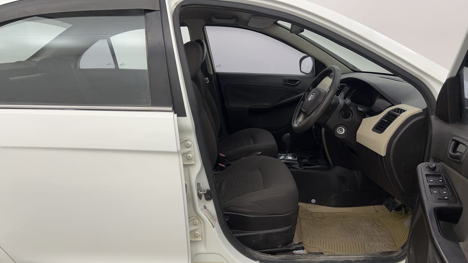Used 2015 Tata Zest XMA Diesel Diesel Automatic interior RIGHT SIDE FRONT DOOR CABIN VIEW