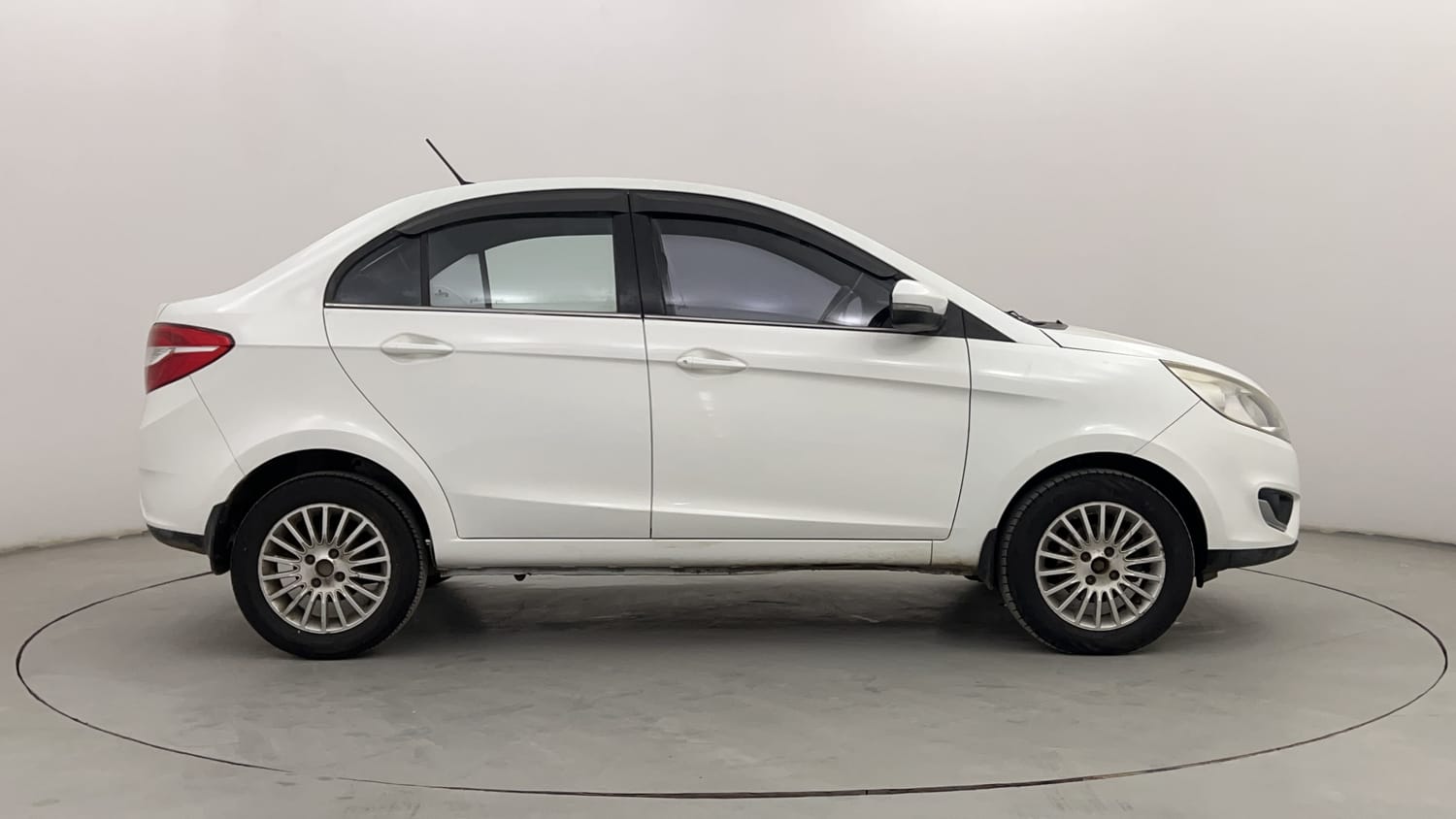 Used 2015 Tata Zest XMA Diesel Diesel Automatic exterior RIGHT SIDE VIEW