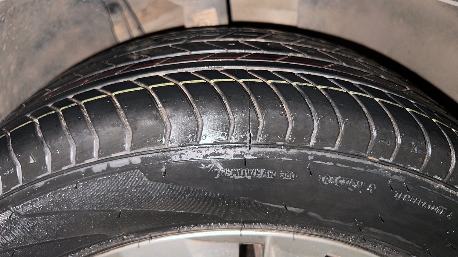 Used 2023 Skoda Kushaq Ambition 1.0L TSI MT Petrol Manual tyres RIGHT FRONT TYRE TREAD VIEW