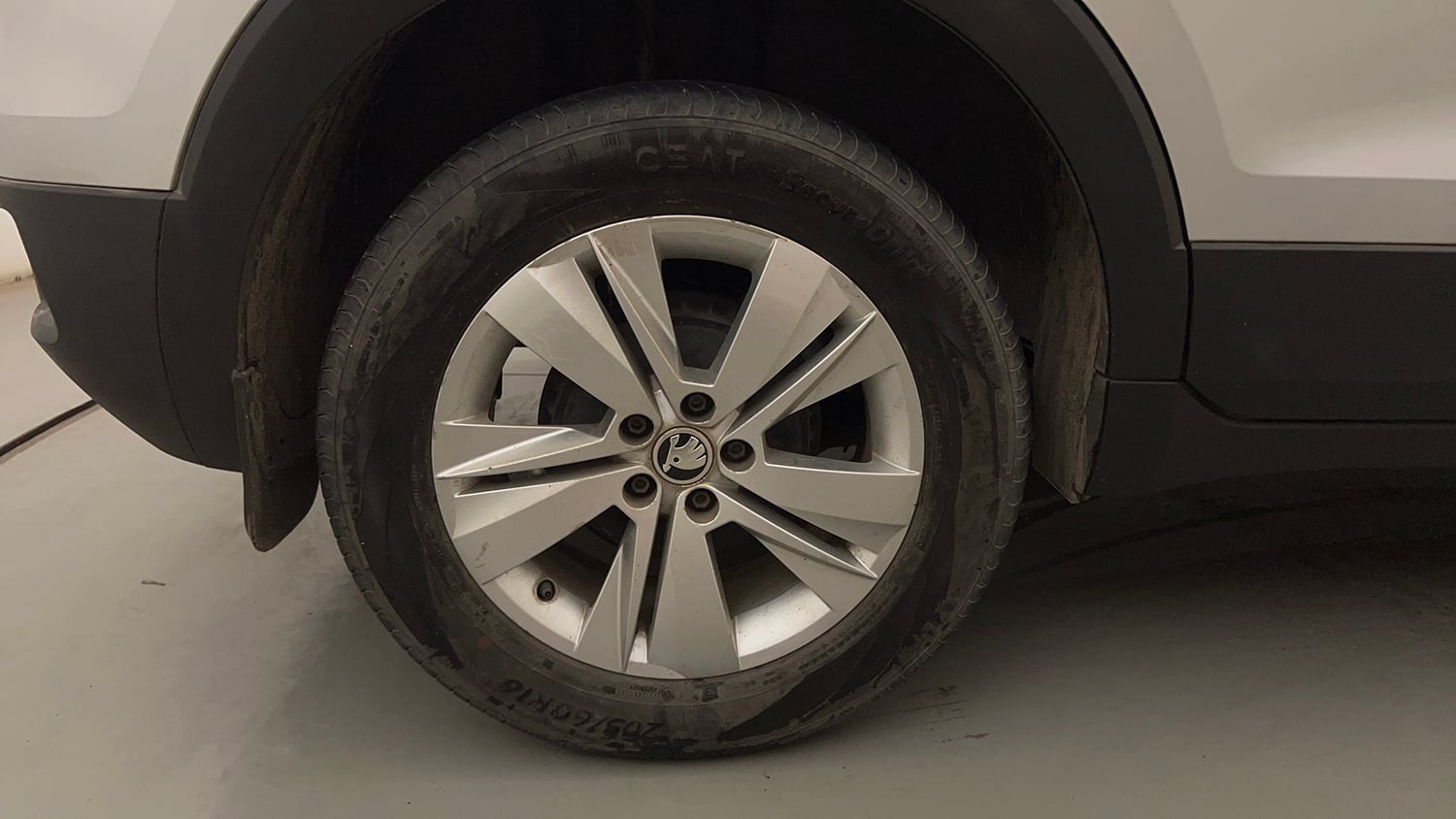 Used 2023 Skoda Kushaq Ambition 1.0L TSI MT Petrol Manual tyres RIGHT REAR TYRE RIM VIEW