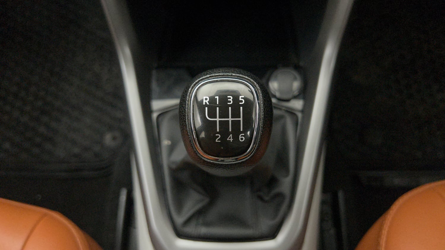 Used 2023 Skoda Kushaq Ambition 1.0L TSI MT Petrol Manual interior GEAR  KNOB VIEW