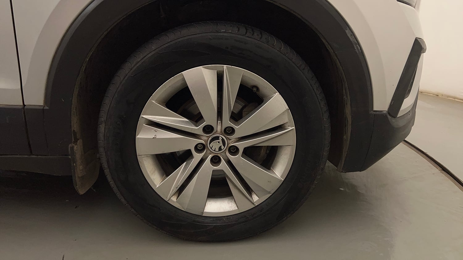 Used 2023 Skoda Kushaq Ambition 1.0L TSI MT Petrol Manual tyres RIGHT FRONT TYRE RIM VIEW