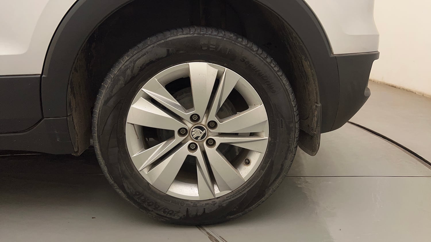 Used 2023 Skoda Kushaq Ambition 1.0L TSI MT Petrol Manual tyres LEFT REAR TYRE RIM VIEW