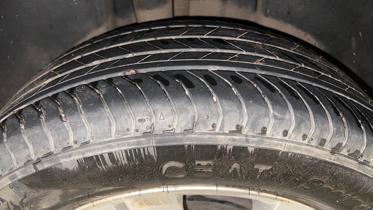 Used 2023 Skoda Kushaq Ambition 1.0L TSI MT Petrol Manual tyres RIGHT REAR TYRE TREAD VIEW