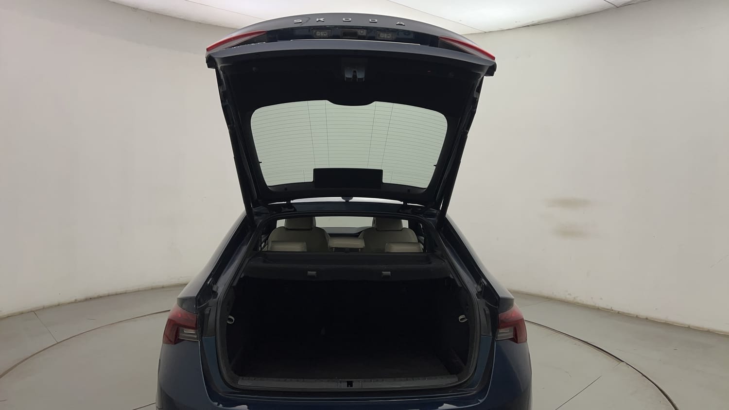 Used 2021 Skoda Octavia L&K 2.0 Petrol Automatic interior DICKY DOOR OPEN VIEW