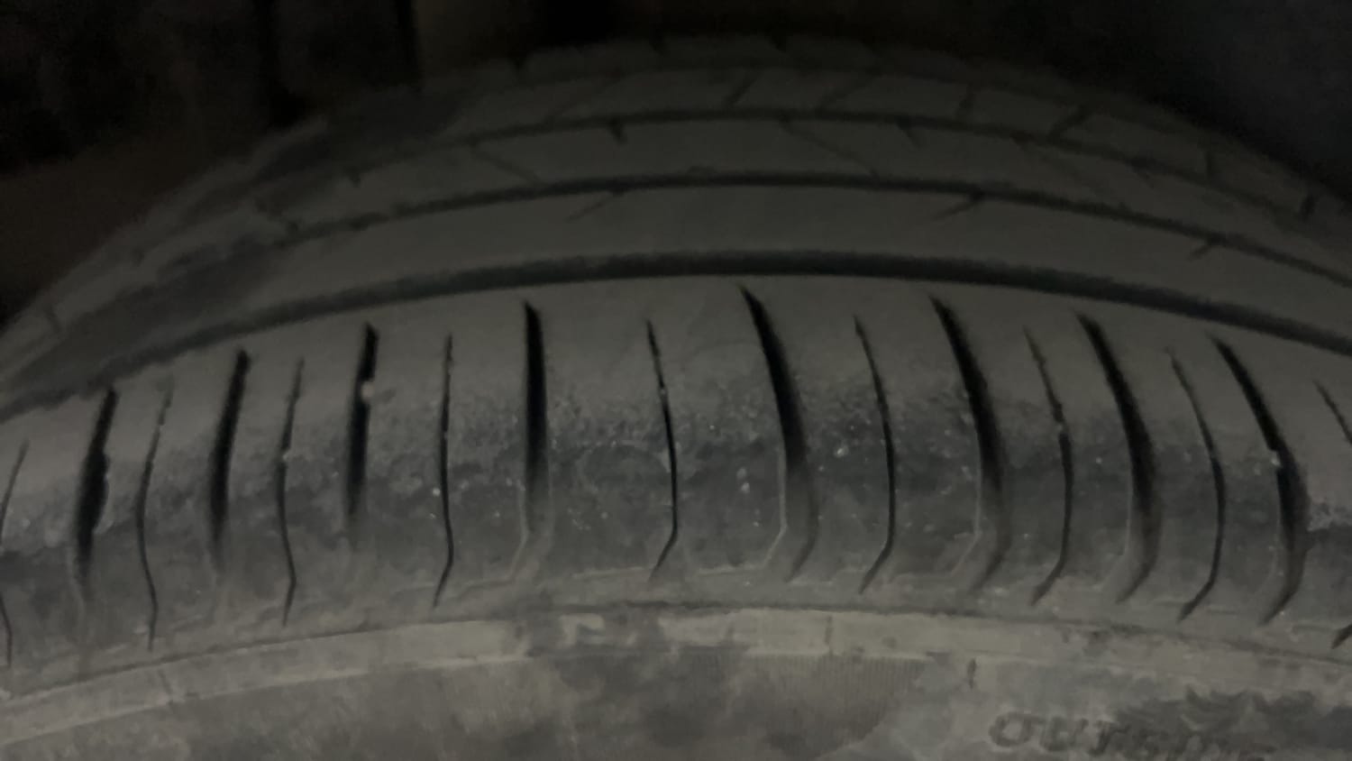Used 2022 Maruti Suzuki Brezza Zxi Plus Dual Tone Petrol Manual tyres RIGHT REAR TYRE TREAD VIEW