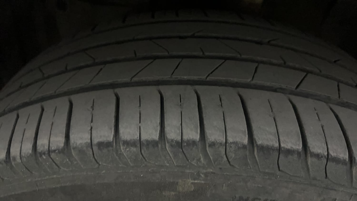 Used 2022 Maruti Suzuki Brezza Zxi Plus Dual Tone Petrol Manual tyres LEFT FRONT TYRE TREAD VIEW
