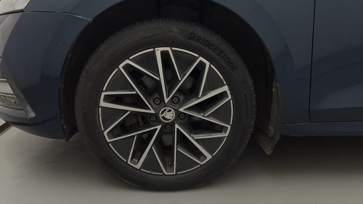 Used 2021 Skoda Octavia L&K 2.0 Petrol Automatic tyres LEFT FRONT TYRE RIM VIEW