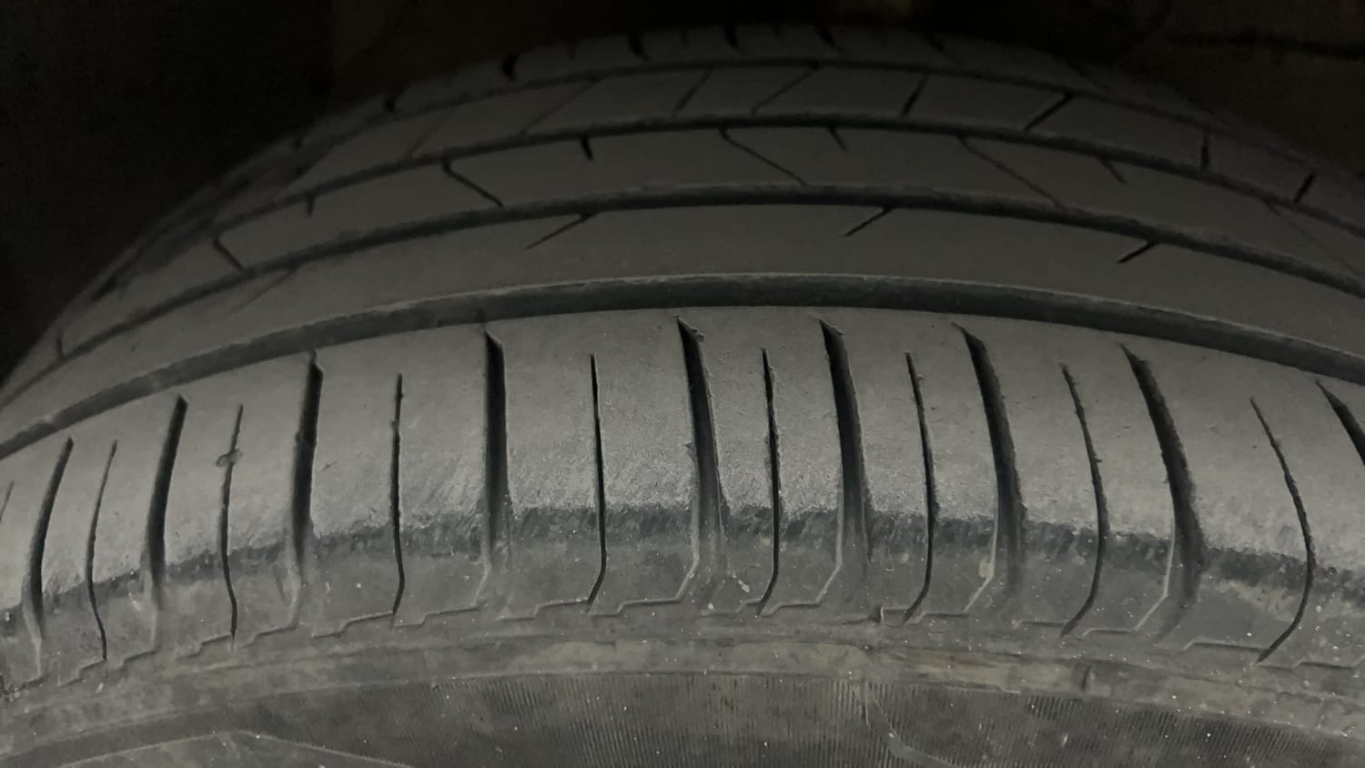 Used 2022 Maruti Suzuki Brezza Zxi Plus Dual Tone Petrol Manual tyres RIGHT FRONT TYRE TREAD VIEW