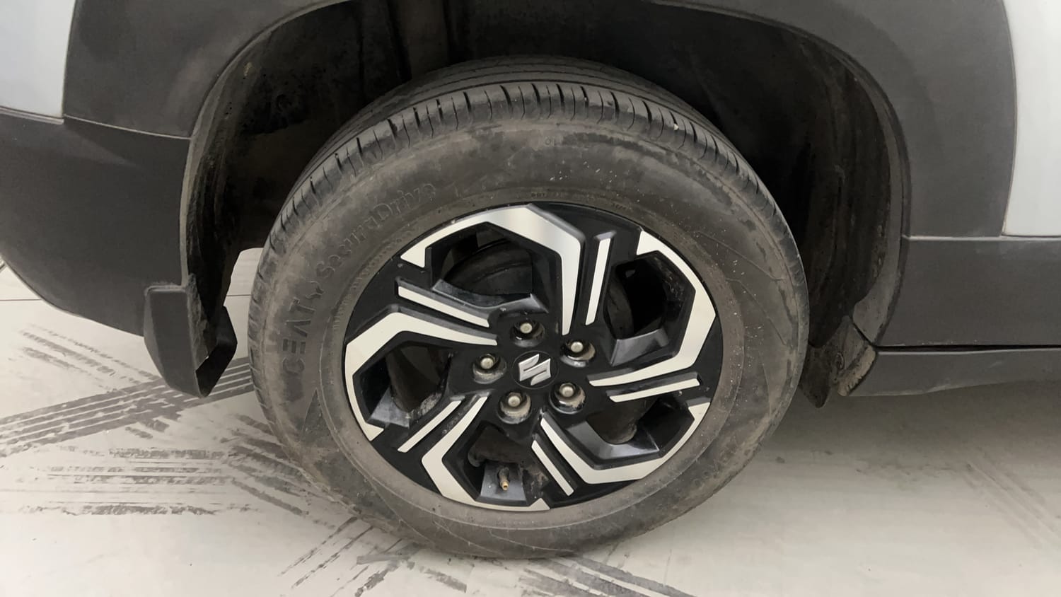 Used 2022 Maruti Suzuki Brezza Zxi Plus Dual Tone Petrol Manual tyres RIGHT REAR TYRE RIM VIEW