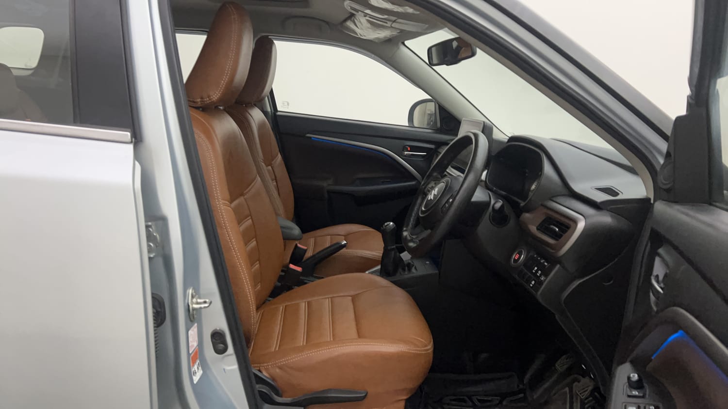 Used 2022 Maruti Suzuki Brezza Zxi Plus Dual Tone Petrol Manual interior RIGHT SIDE FRONT DOOR CABIN VIEW