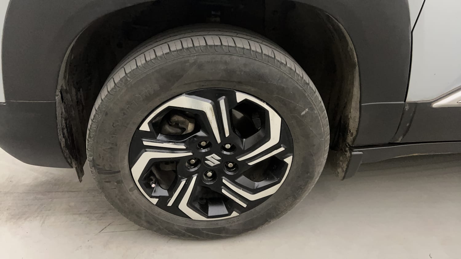 Used 2022 Maruti Suzuki Brezza Zxi Plus Dual Tone Petrol Manual tyres LEFT FRONT TYRE RIM VIEW