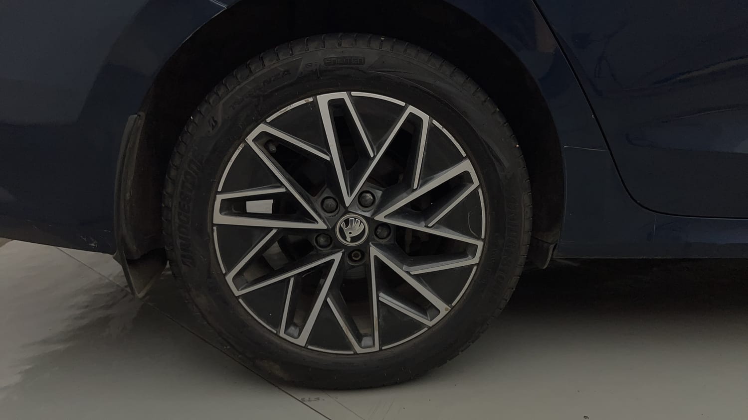 Used 2021 Skoda Octavia L&K 2.0 Petrol Automatic tyres RIGHT REAR TYRE RIM VIEW