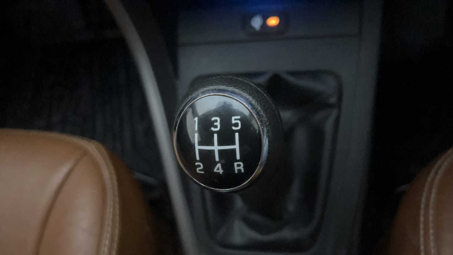 Used 2022 Maruti Suzuki Brezza Zxi Plus Dual Tone Petrol Manual interior GEAR  KNOB VIEW
