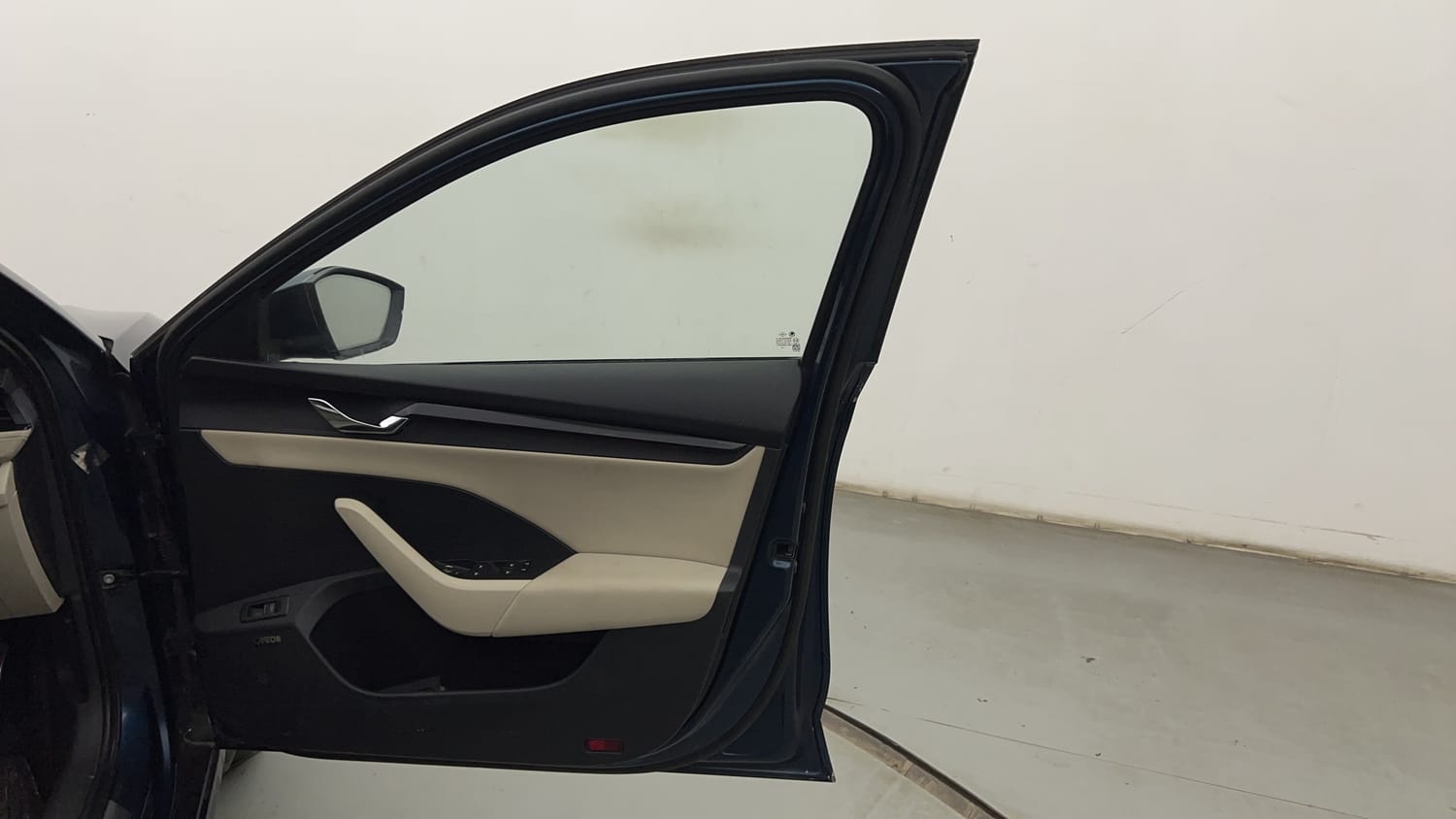 Used 2021 Skoda Octavia L&K 2.0 Petrol Automatic interior RIGHT FRONT DOOR OPEN VIEW