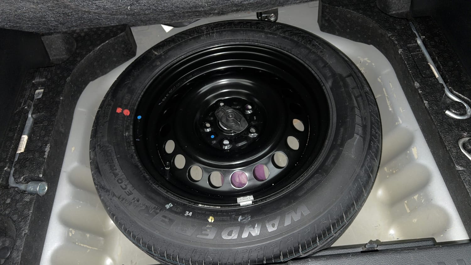 Used 2022 Maruti Suzuki Brezza Zxi Plus Dual Tone Petrol Manual tyres SPARE TYRE VIEW