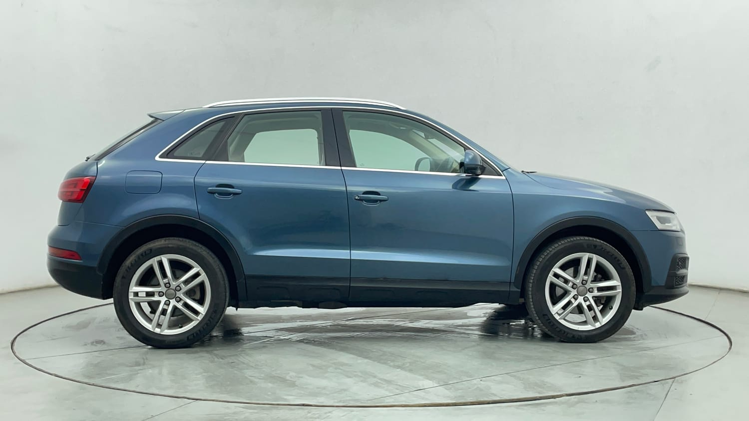 Used 2018 Audi Q3 30 TFSI Premium Petrol Automatic exterior RIGHT SIDE VIEW