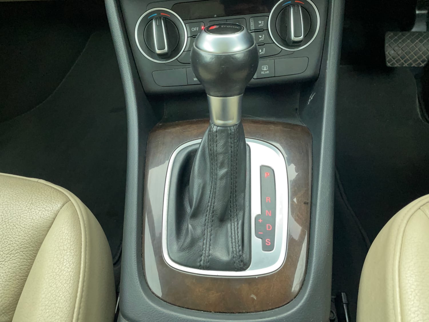 Used 2018 Audi Q3 30 TFSI Premium Petrol Automatic interior GEAR  KNOB VIEW