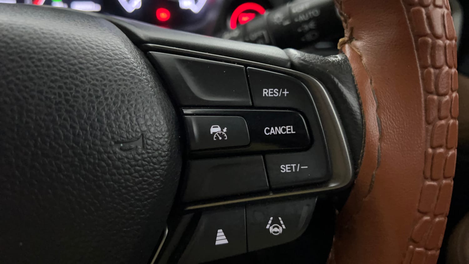 Used 2024 Honda Elevate ZX MT Petrol Manual top_features Cruise control