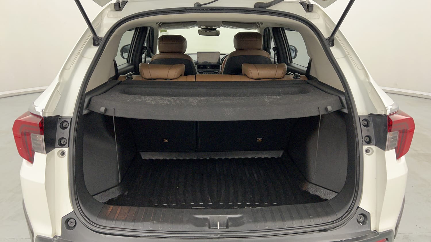 Used 2024 Honda Elevate ZX MT Petrol Manual interior DICKY INSIDE VIEW