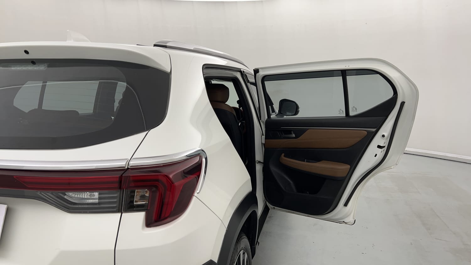 Used 2024 Honda Elevate ZX MT Petrol Manual interior RIGHT REAR DOOR OPEN VIEW