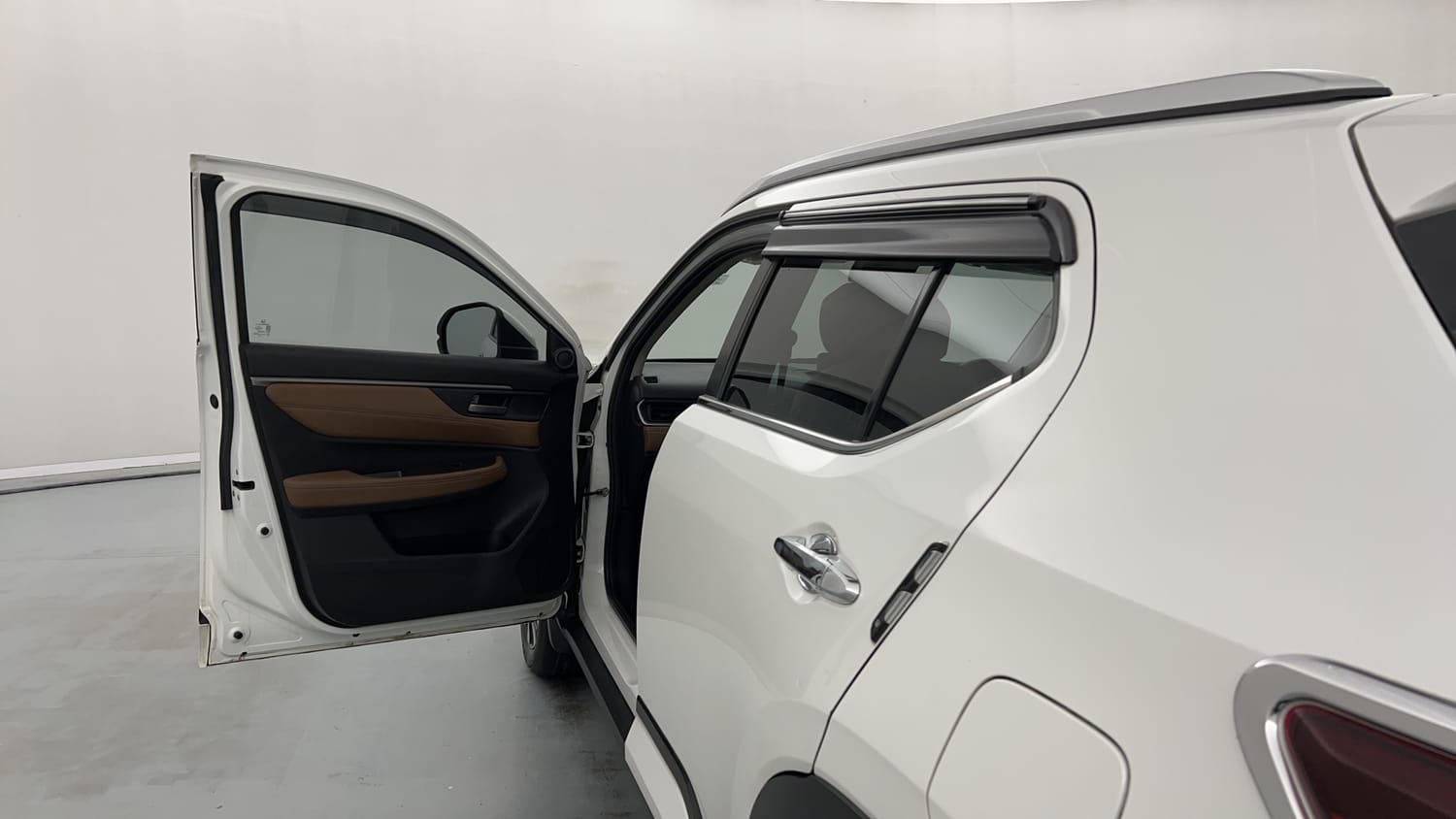 Used 2024 Honda Elevate ZX MT Petrol Manual interior LEFT FRONT DOOR OPEN VIEW