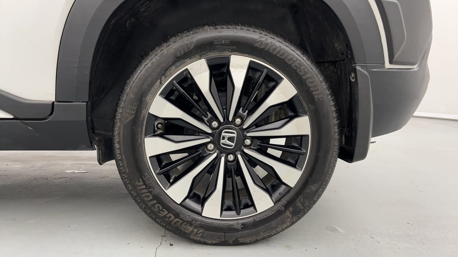 Used 2024 Honda Elevate ZX MT Petrol Manual tyres LEFT REAR TYRE RIM VIEW