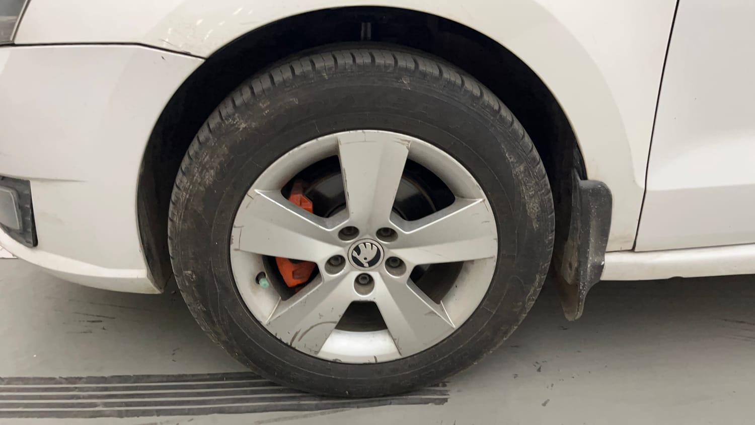 Used 2018 Skoda Rapid Style 1.5 TDI AT Diesel Automatic tyres LEFT FRONT TYRE RIM VIEW