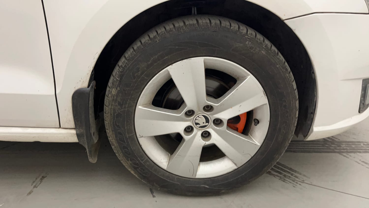 Used 2018 Skoda Rapid Style 1.5 TDI AT Diesel Automatic tyres RIGHT FRONT TYRE RIM VIEW