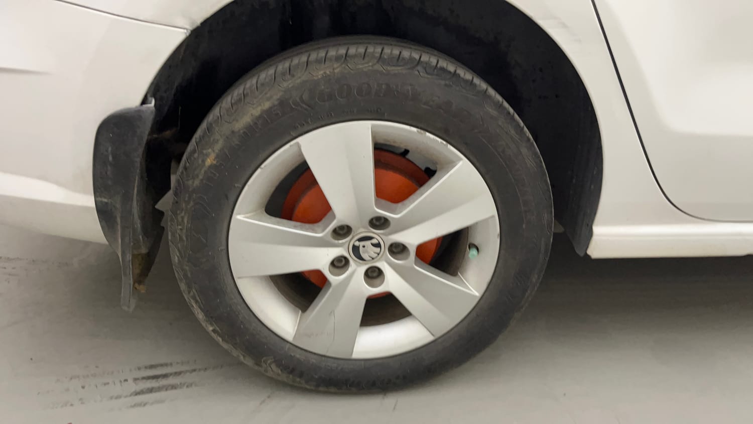 Used 2018 Skoda Rapid Style 1.5 TDI AT Diesel Automatic tyres RIGHT REAR TYRE RIM VIEW