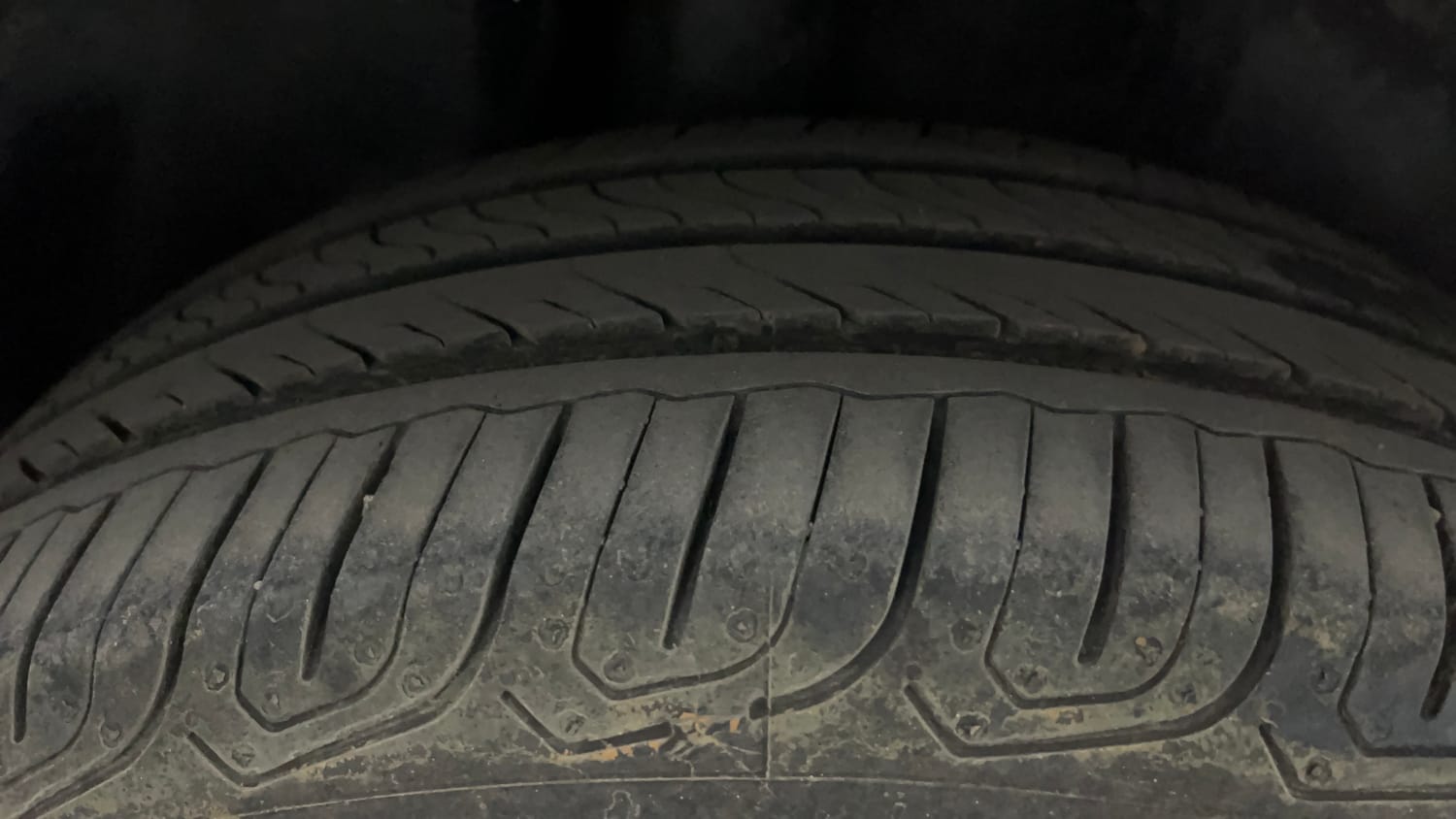 Used 2018 Skoda Rapid Style 1.5 TDI AT Diesel Automatic tyres RIGHT REAR TYRE TREAD VIEW