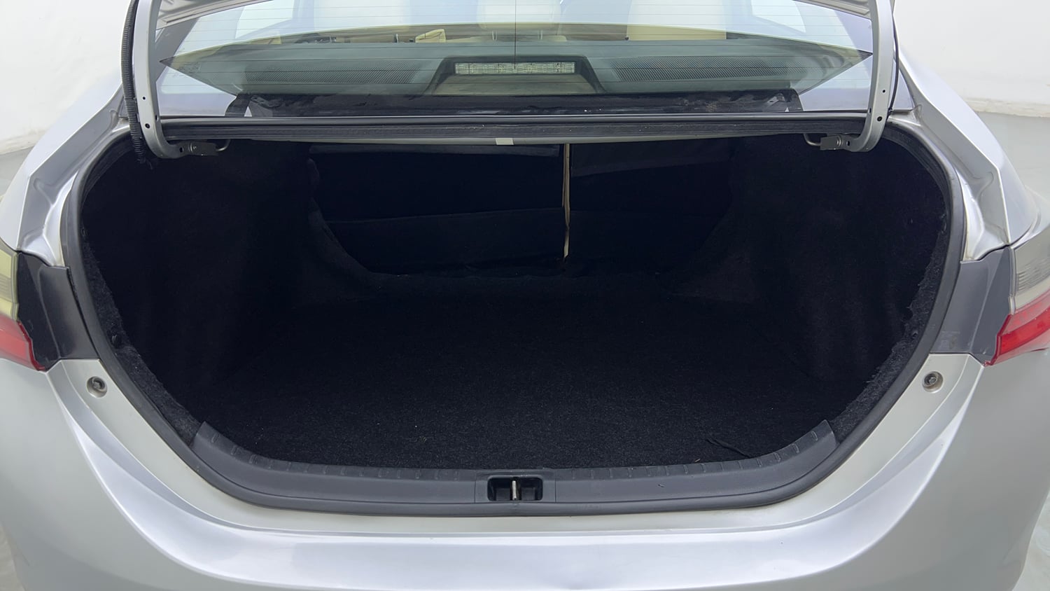 Used 2019 Toyota Corolla Altis VL CVT Petrol Petrol Automatic interior DICKY INSIDE VIEW