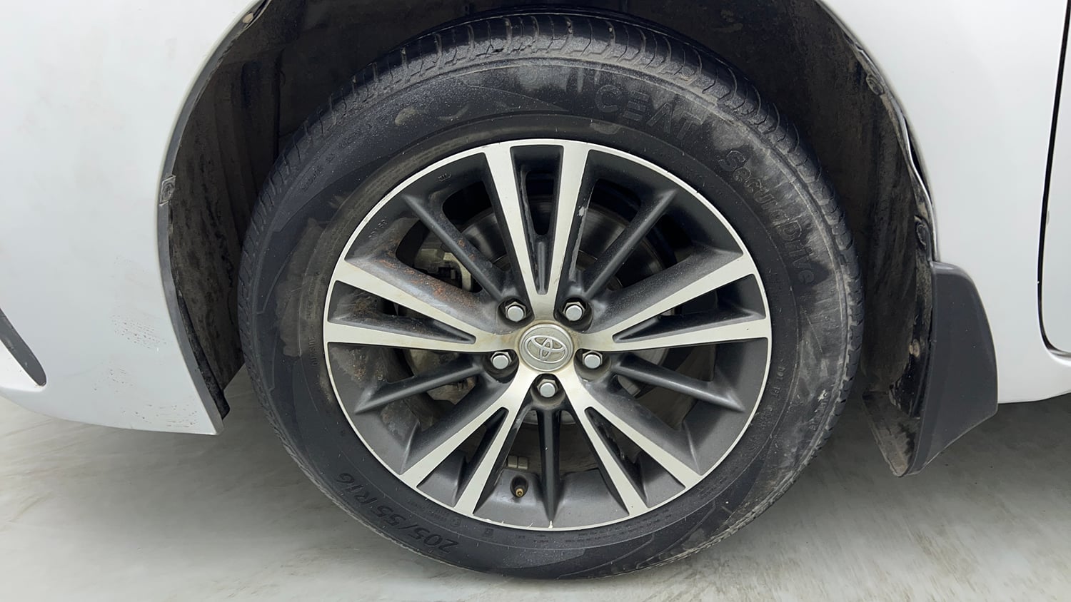 Used 2019 Toyota Corolla Altis VL CVT Petrol Petrol Automatic tyres LEFT FRONT TYRE RIM VIEW