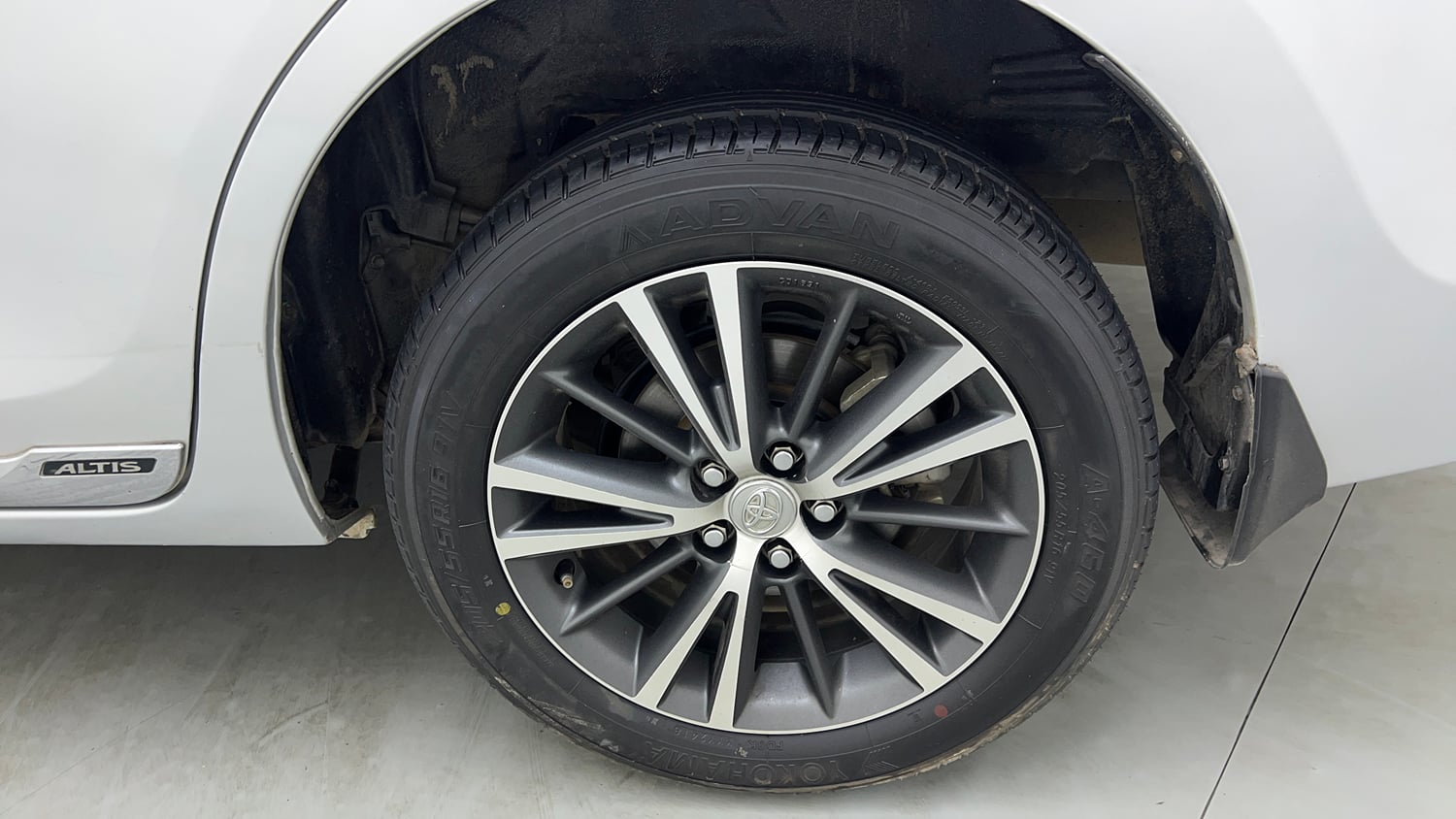 Used 2019 Toyota Corolla Altis VL CVT Petrol Petrol Automatic tyres LEFT REAR TYRE RIM VIEW