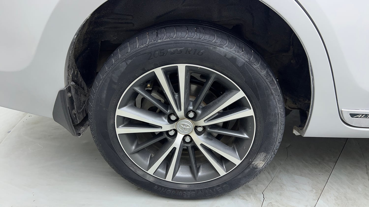 Used 2019 Toyota Corolla Altis VL CVT Petrol Petrol Automatic tyres RIGHT REAR TYRE RIM VIEW