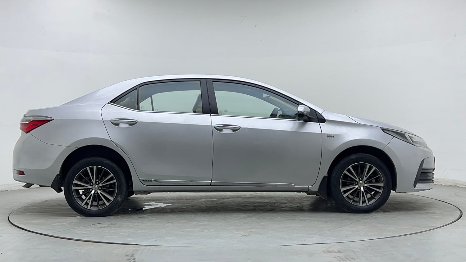 Used 2019 Toyota Corolla Altis VL CVT Petrol Petrol Automatic exterior RIGHT SIDE VIEW