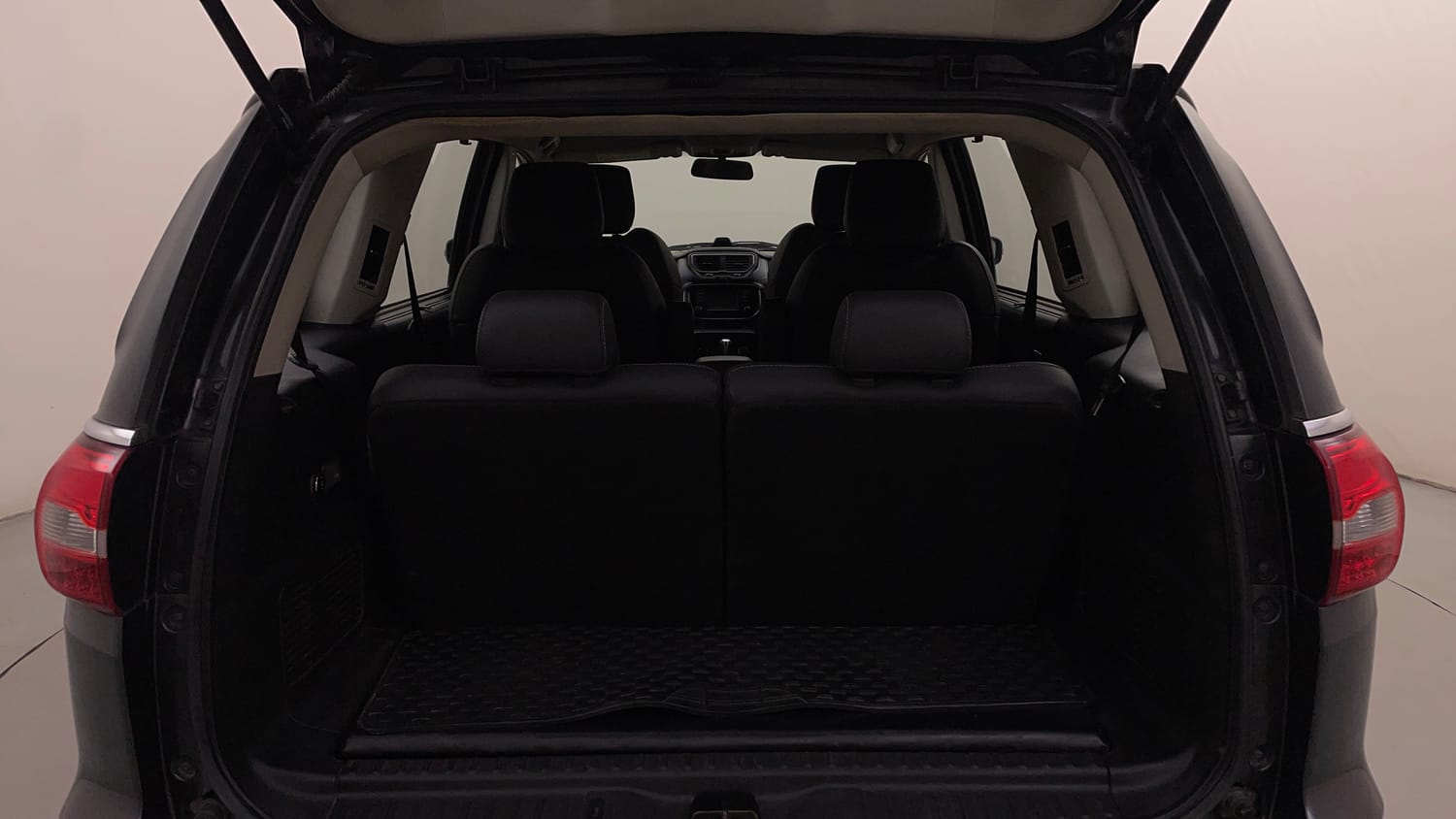 Used 2017 Tata Hexa XTA 4x2 6 STR Diesel Automatic interior DICKY INSIDE VIEW