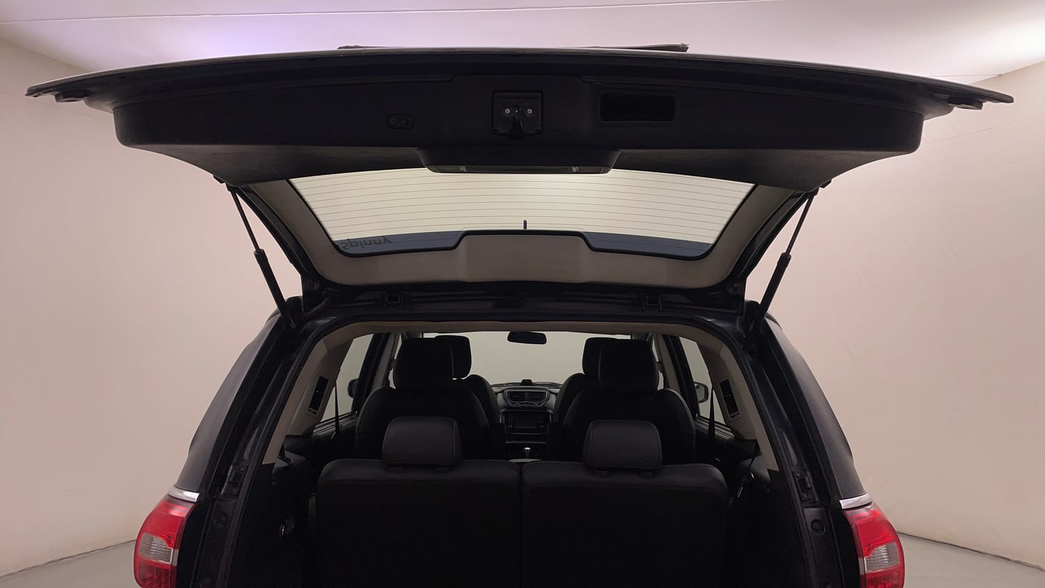 Used 2017 Tata Hexa XTA 4x2 6 STR Diesel Automatic interior DICKY DOOR OPEN VIEW