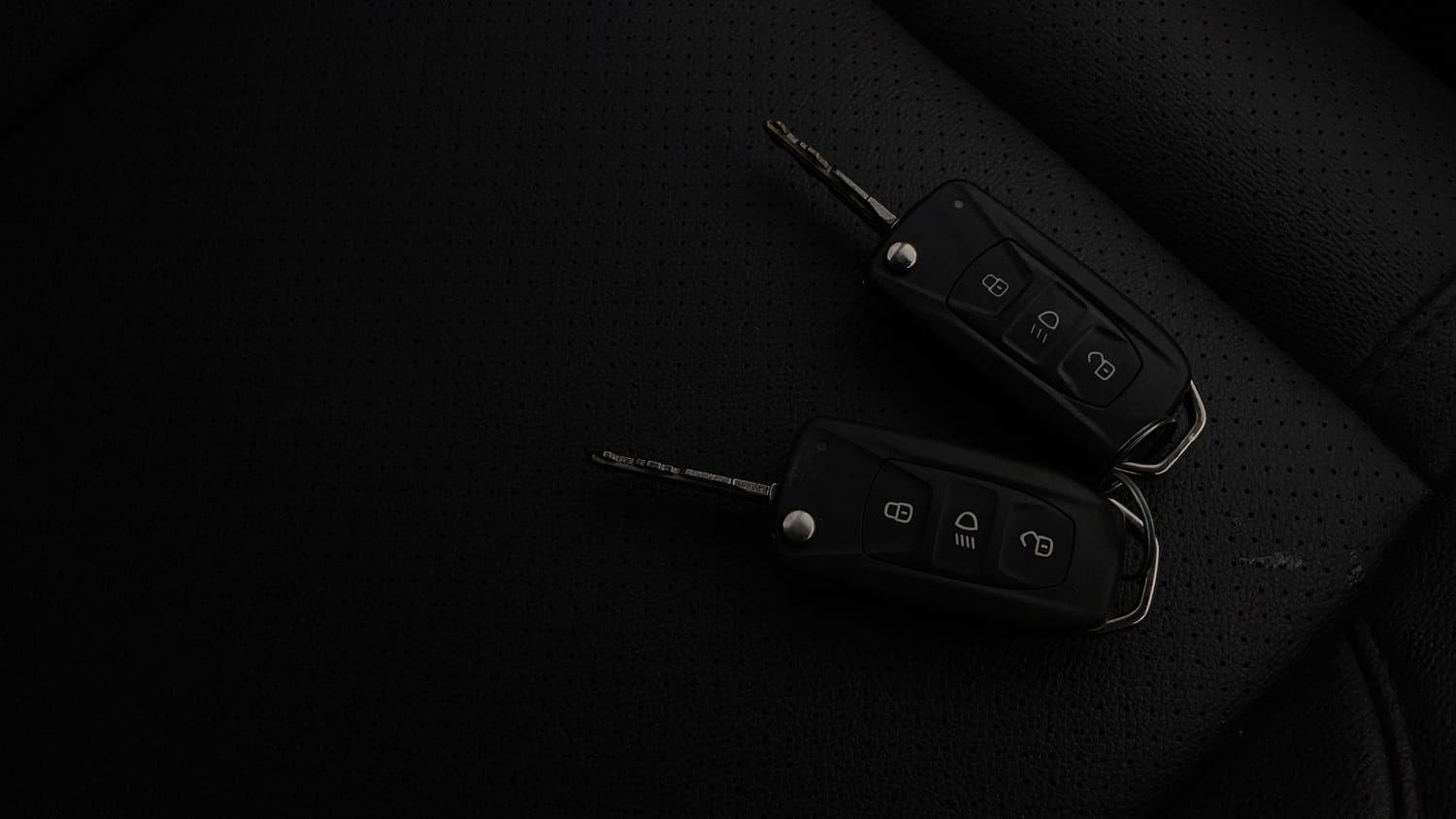 Used 2017 Tata Hexa XTA 4x2 6 STR Diesel Automatic extra CAR KEY VIEW
