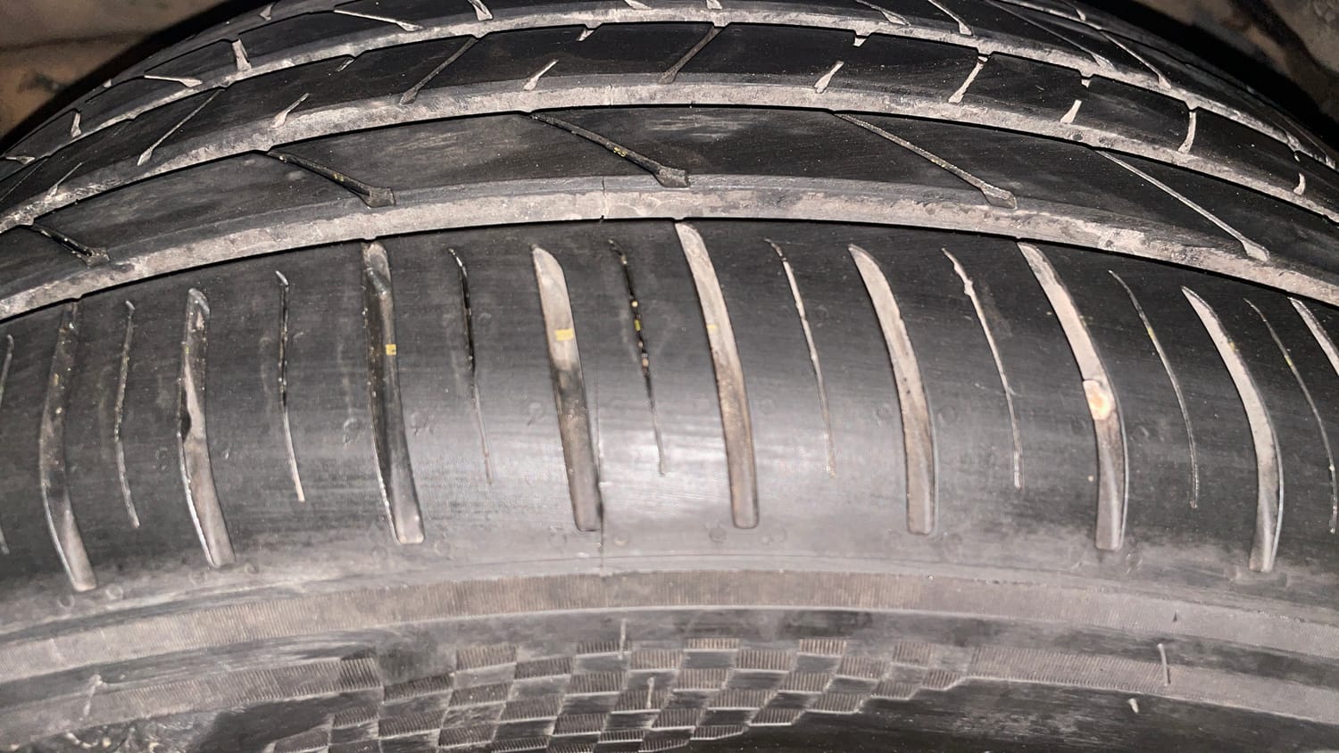 Used 2017 Tata Hexa XTA 4x2 6 STR Diesel Automatic tyres LEFT FRONT TYRE TREAD VIEW