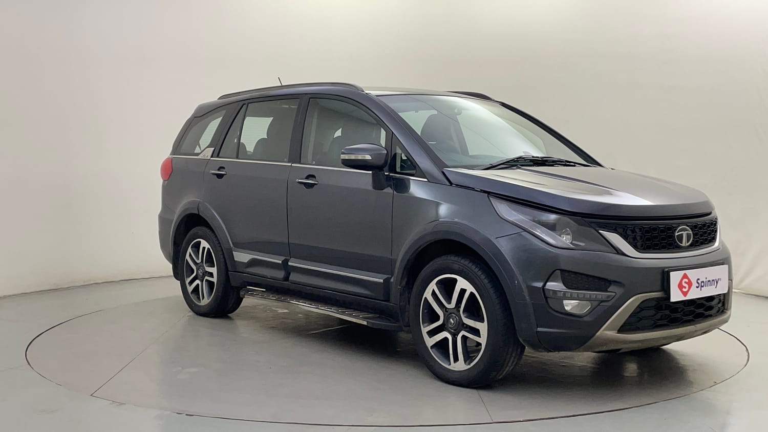 Used 2017 Tata Hexa XTA 4x2 6 STR Diesel Automatic exterior RIGHT FRONT CORNER VIEW