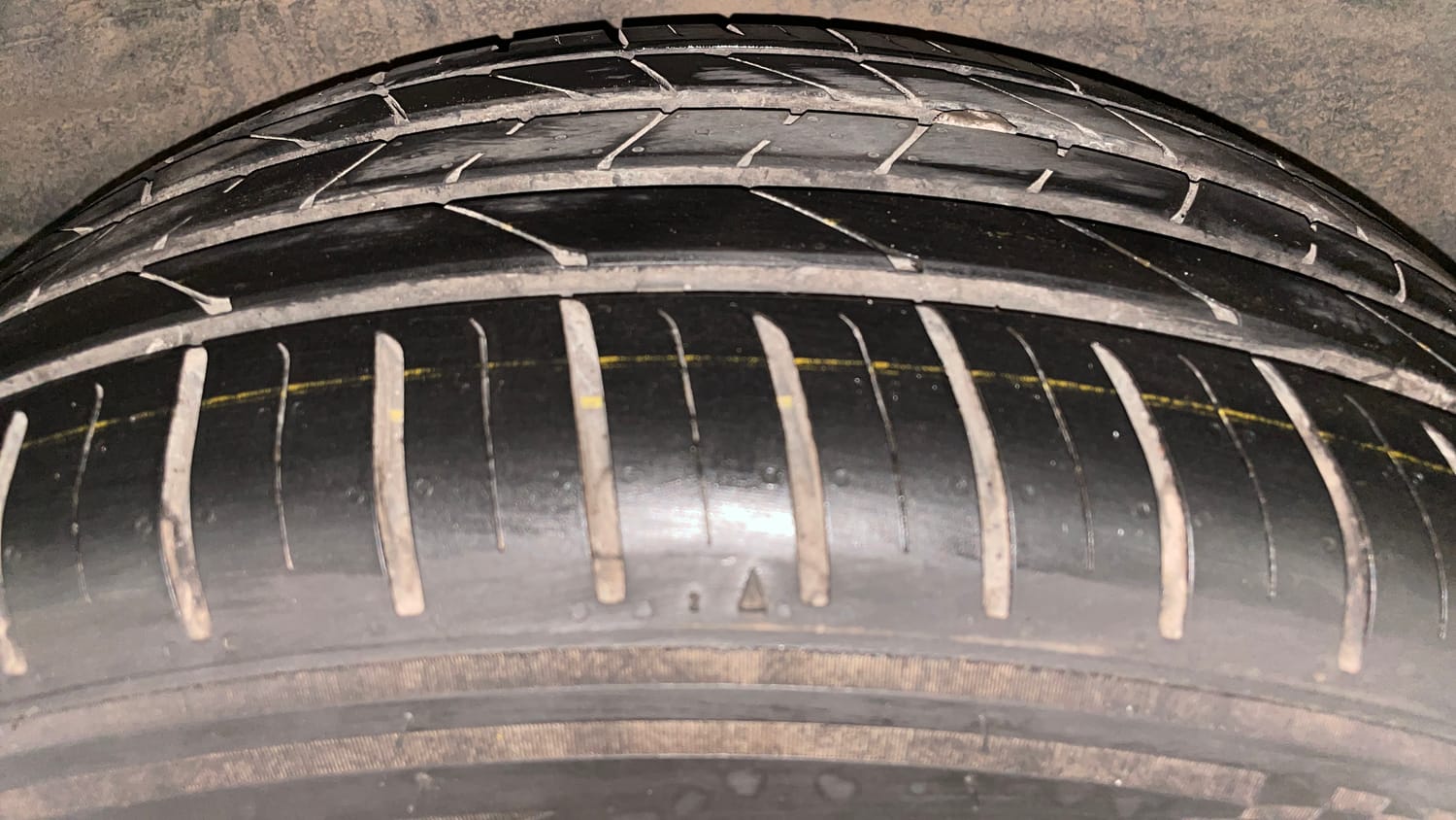 Used 2017 Tata Hexa XTA 4x2 6 STR Diesel Automatic tyres RIGHT REAR TYRE TREAD VIEW
