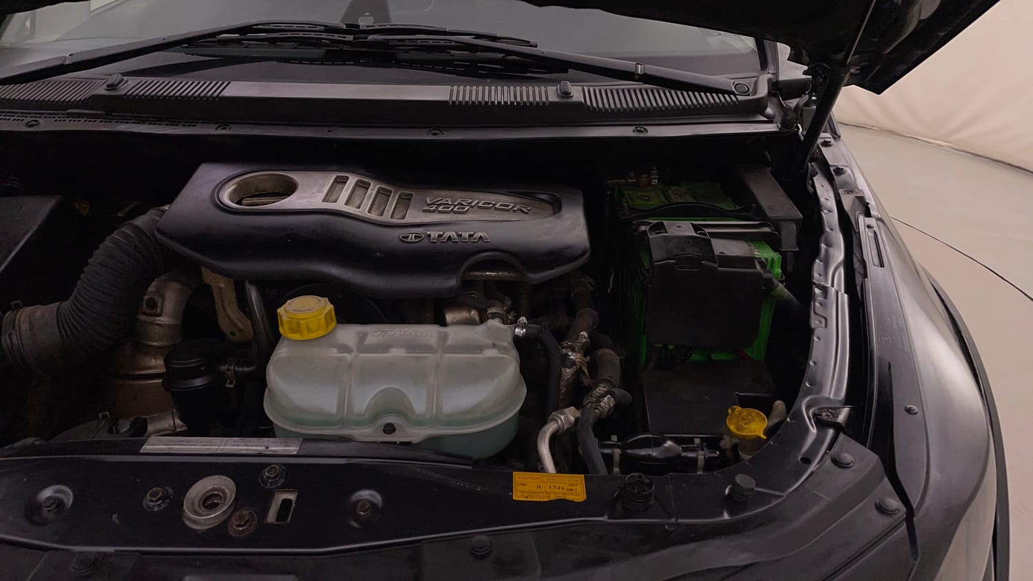 Used 2017 Tata Hexa XTA 4x2 6 STR Diesel Automatic engine ENGINE LEFT SIDE HINGE & APRON VIEW