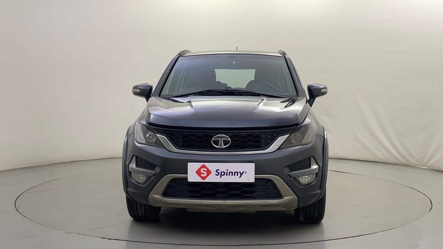 Used 2017 Tata Hexa XTA 4x2 6 STR Diesel Automatic exterior FRONT VIEW
