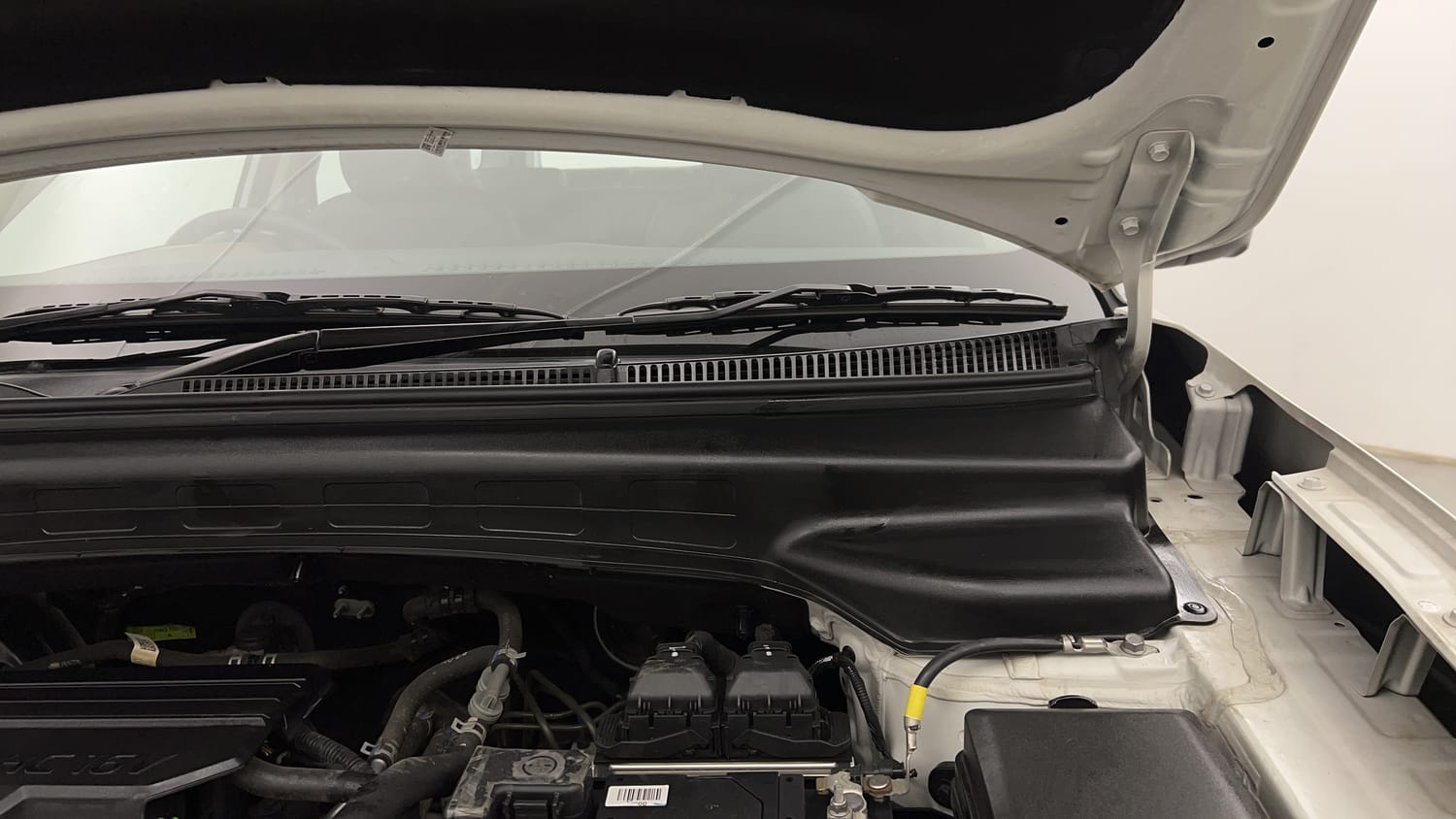 Used 2022 Hyundai Alcazar Platinum 7 STR 2.0 Petrol Petrol Manual engine ENGINE LEFT SIDE HINGE & APRON VIEW